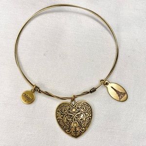 Gold tone Heart charm “Mom” engraved on the back merci and Eiffle tower charm